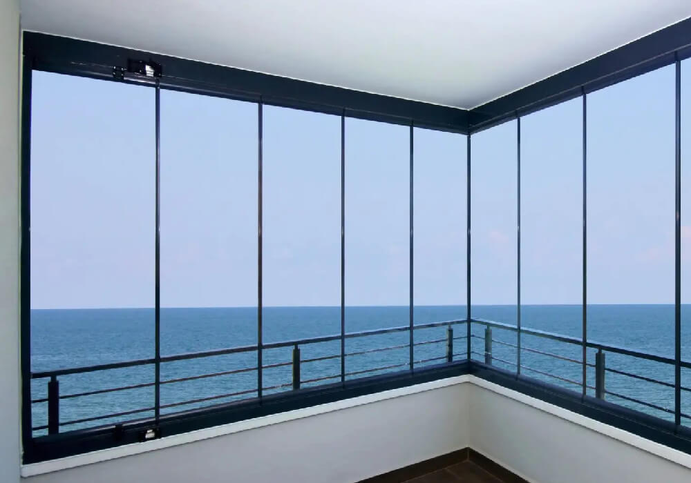 Cam Balkon Sistemlerinin Avantajları: Dört Mevsim Kullanım Rahatlığı